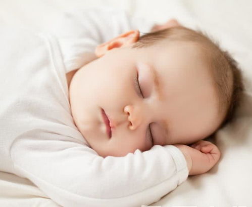 婴儿睡觉？小宝宝几个月能睡整夜觉
