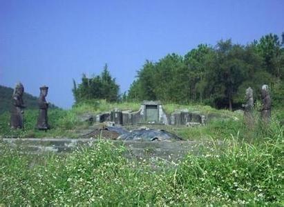 家里为何接二连三的死人,风水大师挖开祖坟全家人都傻眼