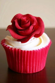 红玫瑰杯子蛋糕