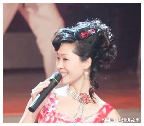 歌手于文华 与前夫李凡不欢而散,带女儿再嫁网恋,如今幸福美满