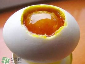 一个咸鸭蛋的热量高吗 一个咸鸭蛋的热量是多少