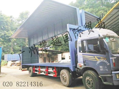 大货车挂住空中电缆 带倒电线杆砸中一人两车 