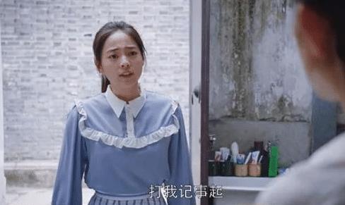 赔钱货,2个月没给我生活费了 ,女儿生病却被亲妈催债,心痛