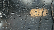 雨天车玻璃看不清怎么办 老司机有妙招 简单易学,一招见效