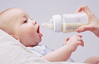 一岁以内的新生宝宝为什么不建议喝牛奶 