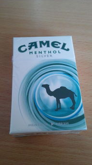 朋友从美国带来的骆驼香烟,白色,硬盒,不知是多少钱一条 