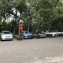 深圳宝安西乡哪里有免费24小时停车场 (岩前村免费停车场电话号码)