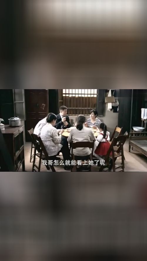 全家人吃饭,唯独不让老婆上桌,老公怒掀饭桌 谁也别吃了 