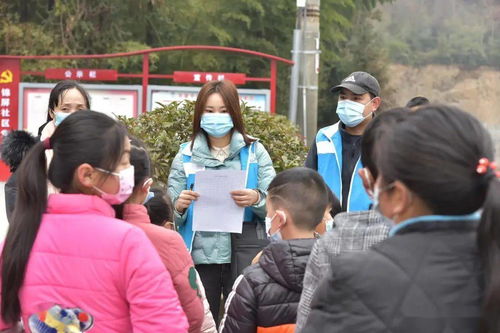 平利县老县镇锦屏社区27名儿童领到爱心温暖包和助学款