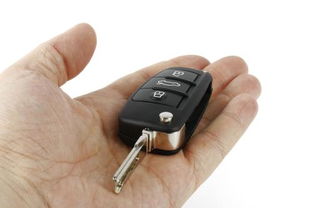 汽车遥控钥匙丢了 用备用钥匙可以打火,但报警器一直响 有没有什么 