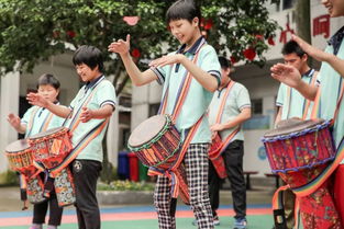 曙光学校来了一位新朋友,他让学生感受到音乐带来的快乐 