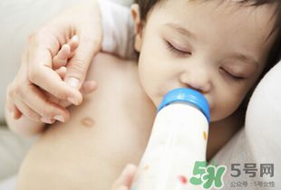 新生儿可以换奶粉吗，新生儿一个月内换了三种奶粉