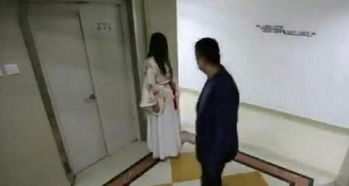 男子在电梯门口,看到 女鬼 ,一脚过去结果悲剧了