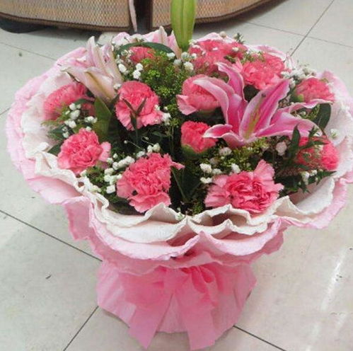 给妈妈送什么花比较好,康乃馨：花语是“母爱”，是送给妈妈的最经典的花束之一