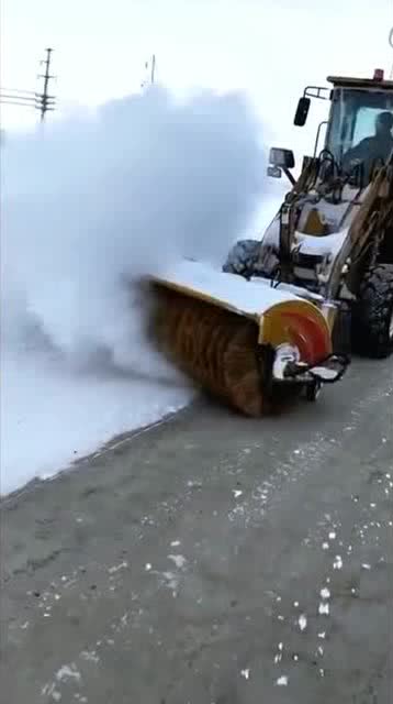 还在用铁锹铲雪吗,研发出的高科技,居然这么强大 