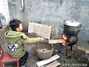 回乡下过年,因为习俗大年初一只能躲在亲戚家 