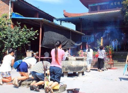 拜佛烧香3 6 9根含义不同,到寺庙旅游不懂别乱拜