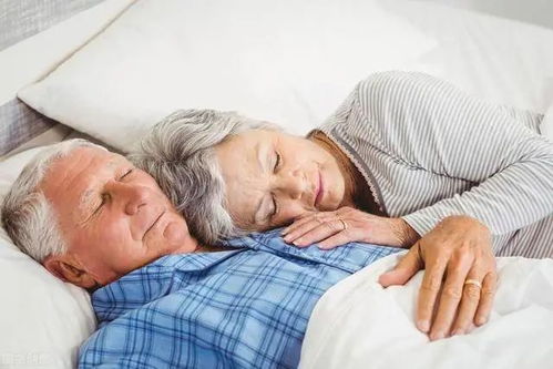 人上了年纪,睡眠质量变差 想要睡得好,晚上千万别做这些事