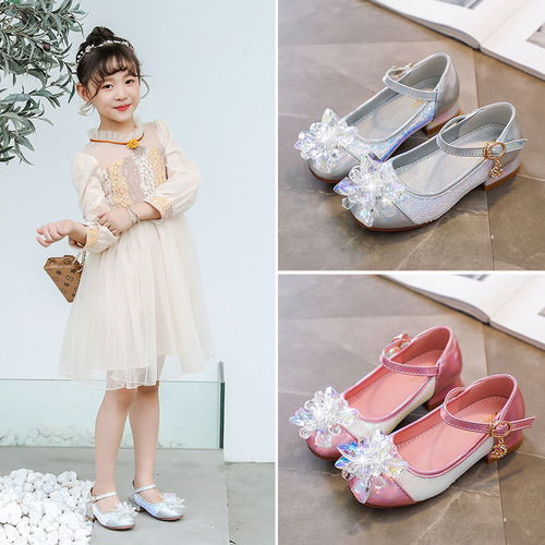 小女孩水晶鞋图片,闪亮的水晶鞋：每个小女孩的童话梦