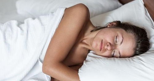 这4种情况下,男女应该尽量 分床睡 ,以免误事造成意外后果