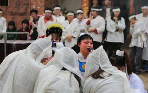 老人去世或小孩夭折,农村都忌讳泪洒遗体,用科学解释原因有二