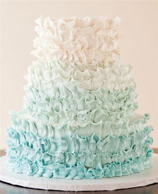 多款花边褶皱的婚礼翻糖蛋糕