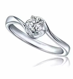 周大福戒指折旧多少钱一克,周大福是中国著名的珠宝品牌，其戒指产品深受消费者喜爱