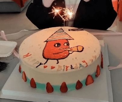 父母眼中的蛋糕VS我们期待收到的蛋糕,网友 我只想正常过个生日
