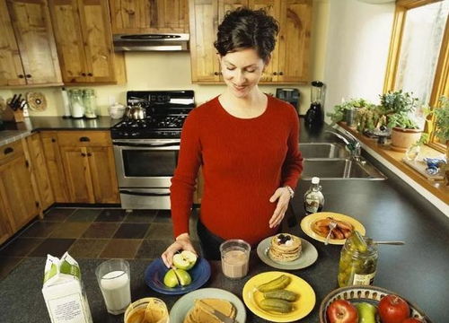 孕妇可以吃桃子吗早期 怀孕8个月了，能吃桃子吗，一天最多吃几个？ 