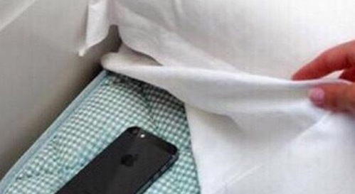 睡觉时手机放枕头底下,会有多大危害 多数人可能想错了
