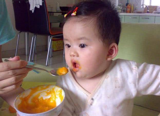 宝宝积食有什么症状 调理脾胃的食物有哪些 儿童积食怎么办 小儿积食速解法