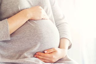 原创很多女性一怀孕就想躺着保胎，其实都错了，孕期前三个月要这么做