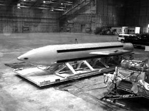 美国试爆 炸弹之母 重量近10吨威力如同小核弹 