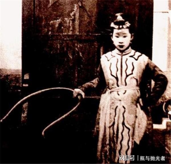 义和团 黄连圣母 被洋人关笼子,折磨惨死,制成标本四处展览