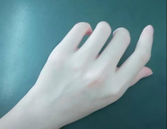 手的老化程度是脸的八倍 怎样才能拥有一双纤细柔美 宛若无骨的手呢