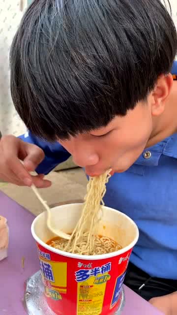 简简单单,吃自己喜欢的零食 