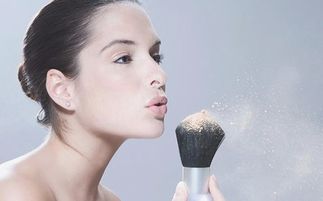 怎么用粉底刷上妆 粉底刷的正确用法 用粉底刷之前要打湿刷子吗