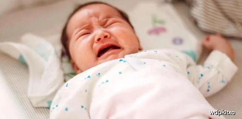 婴儿睡觉做梦时哭泣正常吗,婴儿做梦