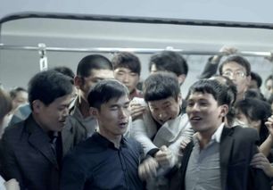 中国 人挤人 地铁线 最多一天超250万人,网友 丢鞋都丢习惯了