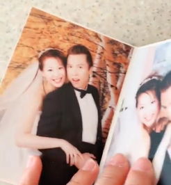甄子丹汪诗诗庆结婚16周年,晒当年的婚纱照,浓浓的影楼中国风