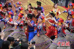 广西壮族民众欢庆 三月三 百名 刘三姐 对歌 