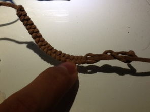 这样的绳编手链怎么编 