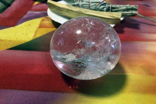水晶球的寓意 水晶球的作用与功效 水晶球的摆放位置图解 