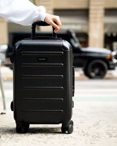 美国时代周刊称其 最佳创意行李箱 ,众筹400万刀,让你拖着衣柜去旅行