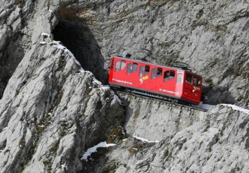 世界上最惊险的铁路,建在悬崖峭壁上,但是从没有发生过意外事故
