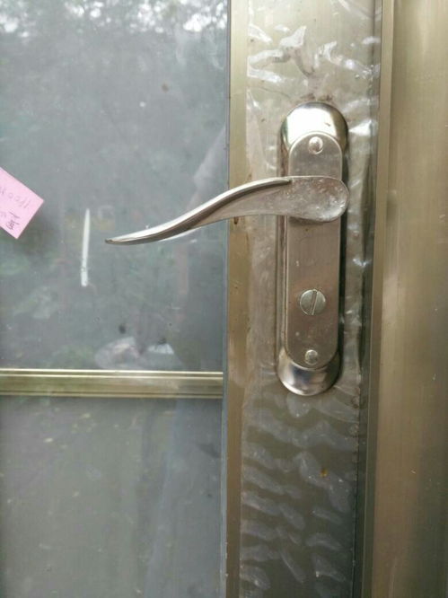 门打不开 没有锁孔的,今天关了门之后再开就打不开了,怎么办 急 