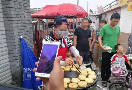 95后姑娘卖鸡蛋小吃,队伍从早排到晚,已在市区买了房