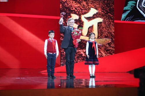 感动中国2019年度人物颁奖词