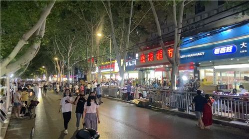 郑州健康路夜市有摊位被二次转租致摊位费抬高,当地介入严查