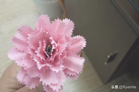 手工康乃馨花怎么做,康乃馨手工花制作方法？
